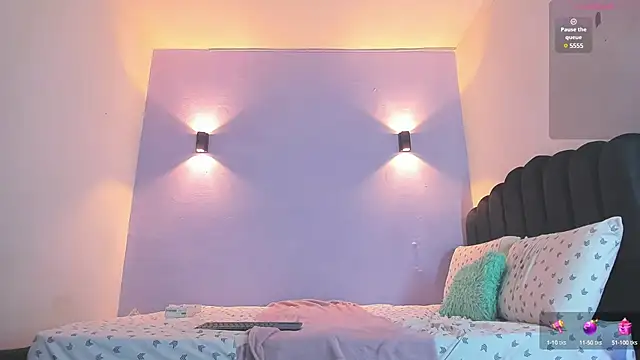 Sofia Clauss  online show from 5, 3, 2025