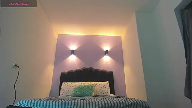 Sofia Clauss  online show from 11, 9, 2025