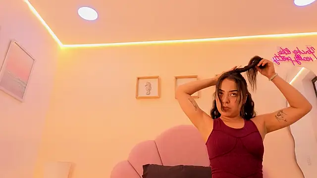 Snapshot of Sofia_Clauss_ chatting on 8, 7, 2026 Sofia Clauss online show from 8, 7, 2026
