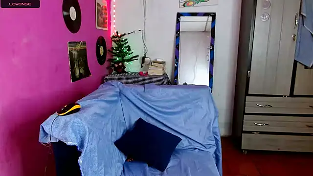 sensitive brunette online show from 4, 12, 2024