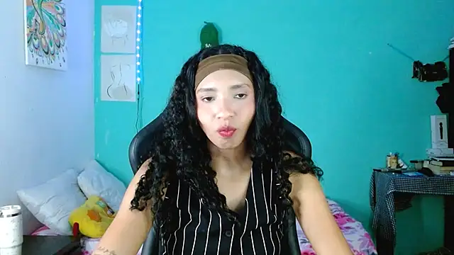 sensitive brunette online show from 23, 4, 2026