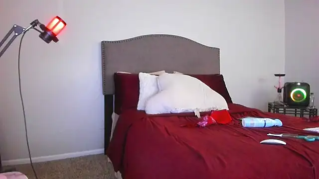 yiauana online show from 26, 11, 2025