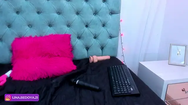 lina bedoya  online show from 4, 2, 2025