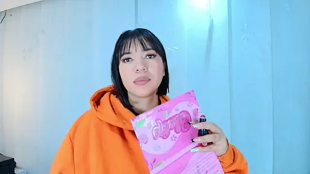 lina bedoya  online show from 10, 9, 2025