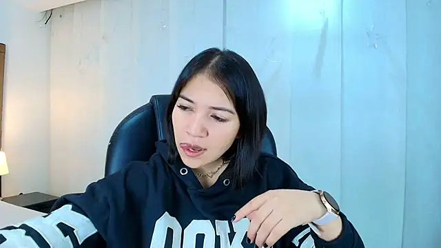 lina bedoya  online show from 2, 12, 2025