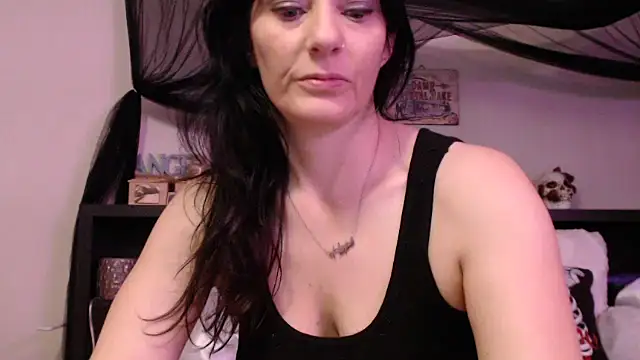 Snapshot of CrystalLakeXO chatting on 21, 6, 2026 CrystalLakeXO online show from 21, 6, 2026