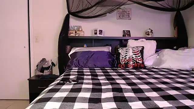 Snapshot of CrystalLakeXO chatting on 25, 6, 2026 CrystalLakeXO online show from 25, 6, 2026