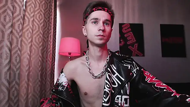 Joseph  Quinn online show from 24, 10, 2025