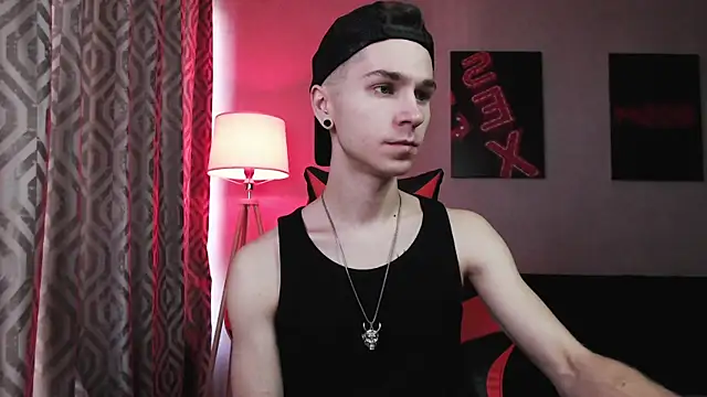 Joseph  Quinn online show from 11, 11, 2025