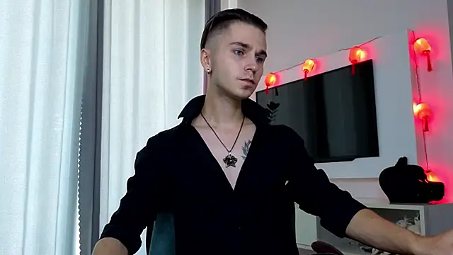 Joseph  Quinn online show from 11, 4, 2026