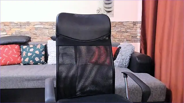 Snapshot of HotHunkTrainer chatting on 12, 1, 2025 HotHunkTrainer online show from 12, 1, 2025