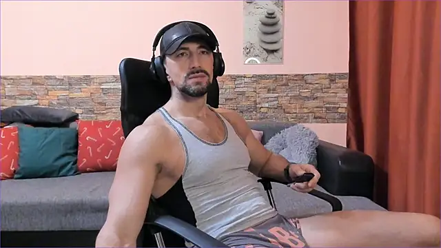 Snapshot of HotHunkTrainer chatting on 14, 1, 2025 HotHunkTrainer online show from 14, 1, 2025