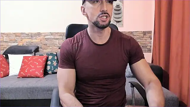 Snapshot of HotHunkTrainer chatting on 21, 1, 2025 HotHunkTrainer online show from 21, 1, 2025