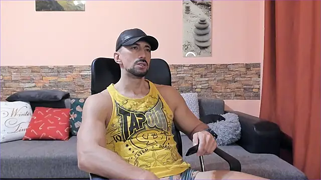 Snapshot of HotHunkTrainer chatting on 15, 2, 2025 HotHunkTrainer online show from 15, 2, 2025