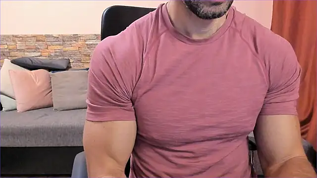 Snapshot of HotHunkTrainer chatting on 30, 9, 2025 HotHunkTrainer online show from 30, 9, 2025