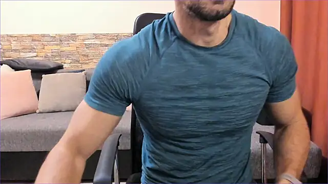 Snapshot of HotHunkTrainer chatting on 7, 10, 2025 HotHunkTrainer online show from 7, 10, 2025