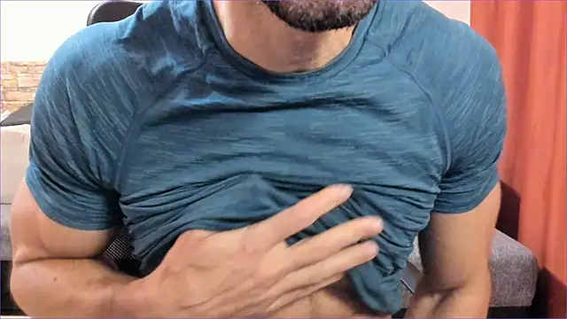 Snapshot of HotHunkTrainer chatting on 16, 10, 2025 HotHunkTrainer online show from 16, 10, 2025