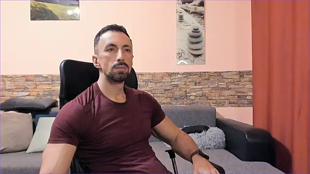 Snapshot of HotHunkTrainer chatting on 25, 10, 2025 HotHunkTrainer online show from 25, 10, 2025