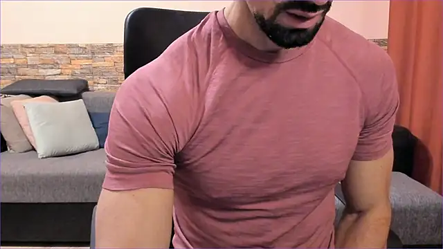 Snapshot of HotHunkTrainer chatting on 18, 11, 2025 HotHunkTrainer online show from 18, 11, 2025