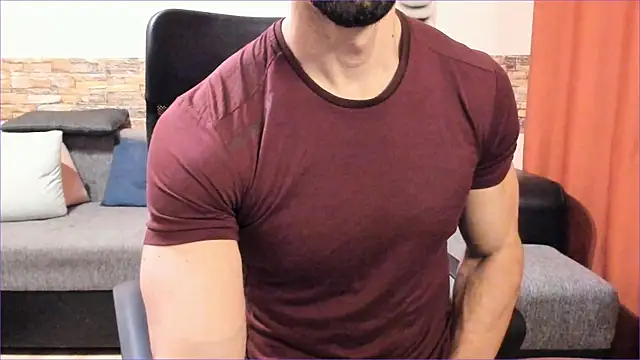 Snapshot of HotHunkTrainer chatting on 23, 11, 2025 HotHunkTrainer online show from 23, 11, 2025