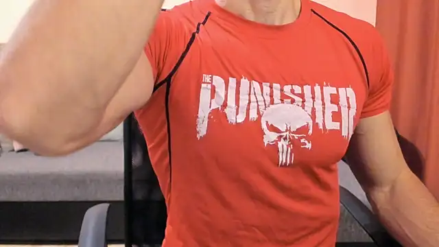 Snapshot of HotHunkTrainer chatting on 25, 11, 2025 HotHunkTrainer online show from 25, 11, 2025