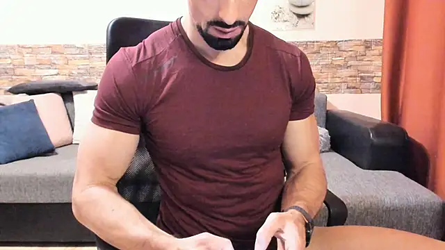 Snapshot of HotHunkTrainer chatting on 26, 11, 2025 HotHunkTrainer online show from 26, 11, 2025