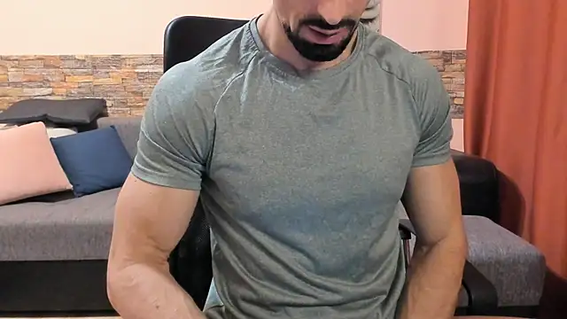 Snapshot of HotHunkTrainer chatting on 29, 11, 2025 HotHunkTrainer online show from 29, 11, 2025