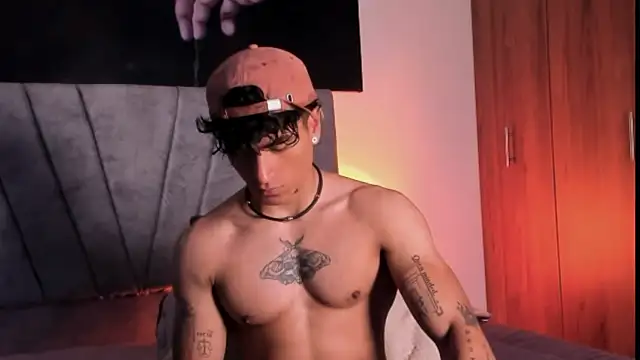 Snapshot of Thomas_Fit1 chatting on 10, 10, 2025 Thomas Fit1 online show from 10, 10, 2025