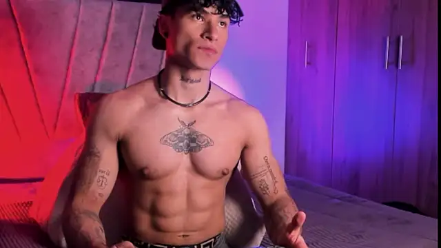 Snapshot of Thomas_Fit1 chatting on 15, 10, 2025 Thomas Fit1 online show from 15, 10, 2025