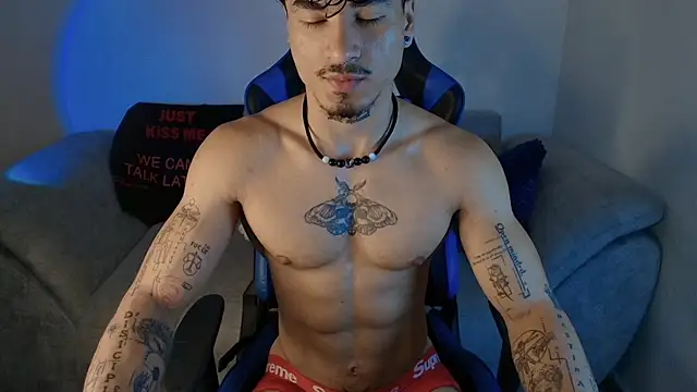 Snapshot of Thomas_Fit1 chatting on 17, 7, 2026 Thomas Fit1 online show from 17, 7, 2026