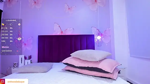 AnthonelaDuque online show from 10, 3, 2025