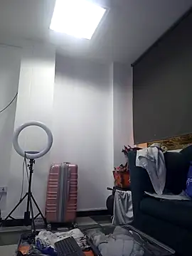 AnthonelaDuque online show from 28, 11, 2025