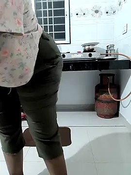 Snapshot of Selina_6 chatting on 2, 1, 2025 Selina 6 online show from 2, 1, 2025