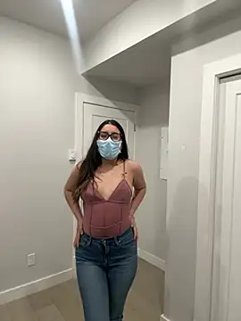 jAsMinE678 online show from 21, 4, 2026