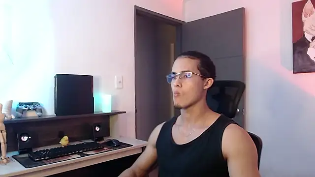 Snapshot of alejo_x3 chatting on 4, 12, 2024 alejo x3 online show from 4, 12, 2024