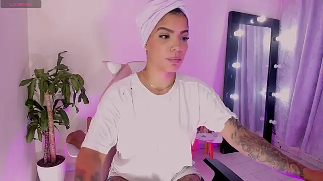 EmmaRusellx online show from 16, 4, 2026