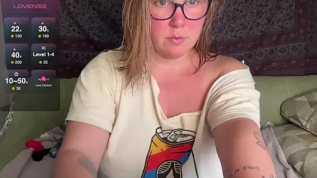 GlitterKitty108 online show from 9, 1, 2026