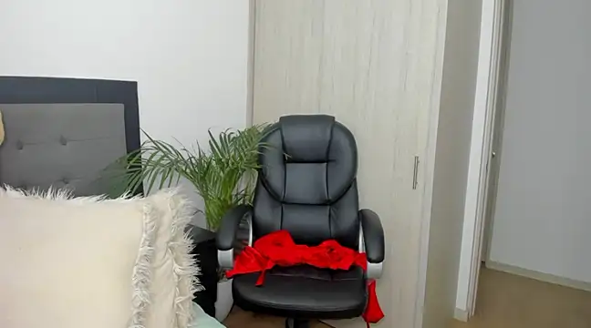 Snapshot of charlotte_tiller chatting on 12, 12, 2024 charlotte tiller online show from 12, 12, 2024