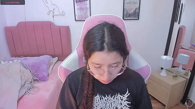 Amy joones online show from 21, 11, 2025