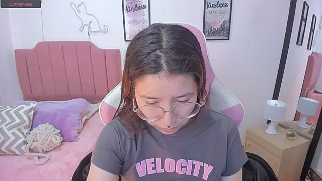 Amy joones online show from 22, 11, 2025