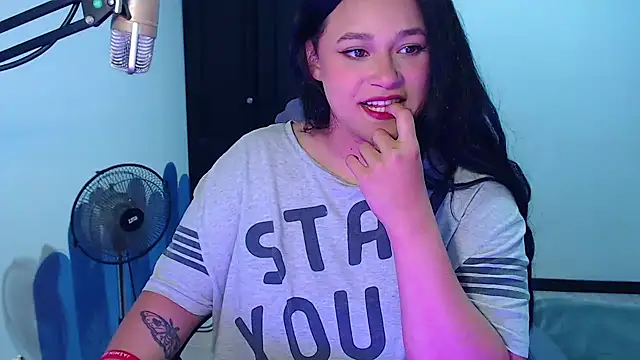 Snapshot of Luciernaga18 chatting on 11, 10, 2025 Luciernaga18 online show from 11, 10, 2025