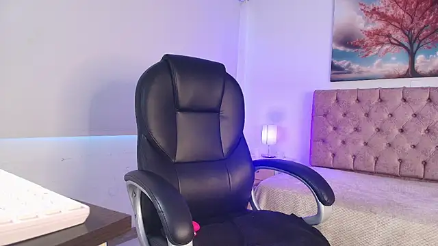 Julianaa Castro  online show from 14, 2, 2026