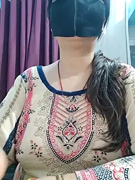 Snapshot of Aishwaryaa_69 chatting on 14, 6, 2026 Aishwaryaa 69 online show from 14, 6, 2026