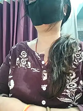 Snapshot of Aishwaryaa_69 chatting on 15, 6, 2026 Aishwaryaa 69 online show from 15, 6, 2026