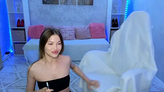 Snapshot of EmmyMills chatting on 25, 6, 2026 EmmyMills online show from 25, 6, 2026