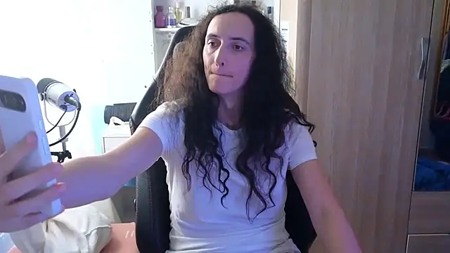 MemiKouki online show from 28, 9, 2025