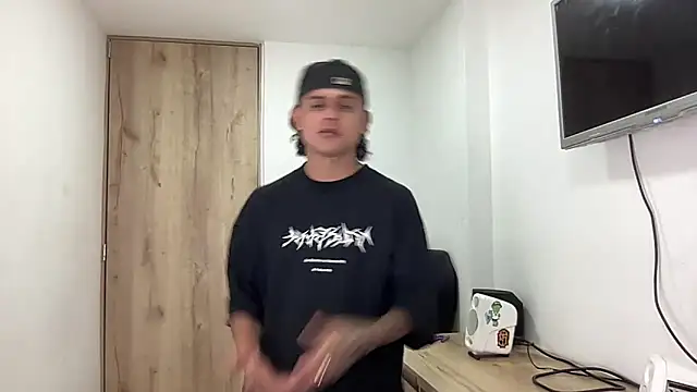 Snapshot of bob_petterson chatting on 13, 9, 2025 bob petterson online show from 13, 9, 2025