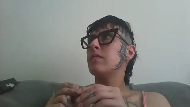 Snapshot of nickfxx chatting on 21, 12, 2025 nickfxx online show from 21, 12, 2025