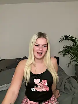 Snapshot of Allylove03 chatting on 20, 12, 2024 Allylove03 online show from 20, 12, 2024