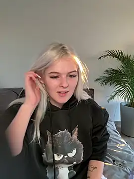 Snapshot of Allylove03 chatting on 2, 1, 2025 Allylove03 online show from 2, 1, 2025